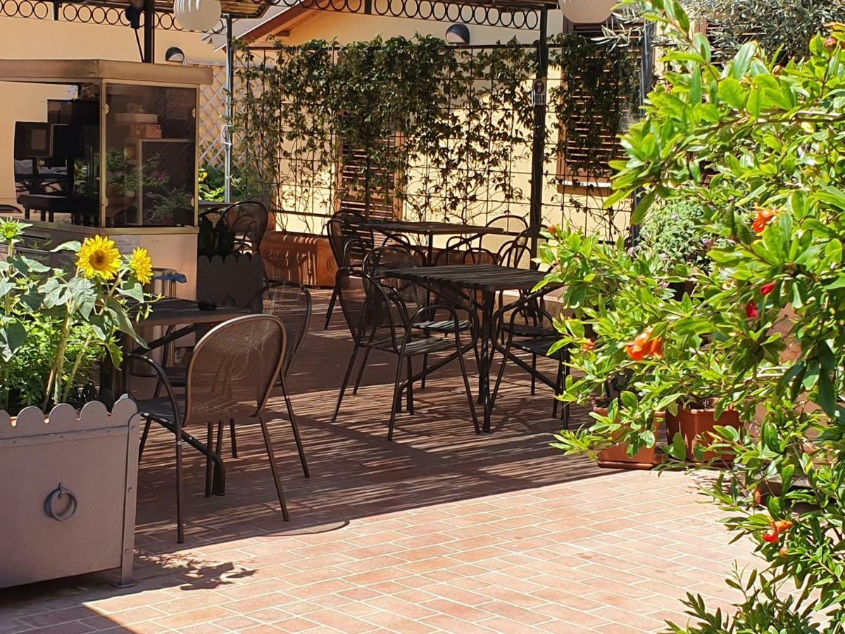 "La Terrazza Di Castiglione" Appartamenti Vacanza Кастільйоне-делла-Пеская Екстер'єр фото